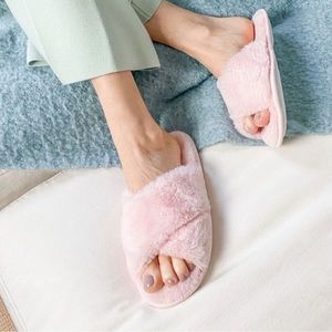 NWT | Splendid | Faux Fur Crossover Slippers | Pink | Size M/L